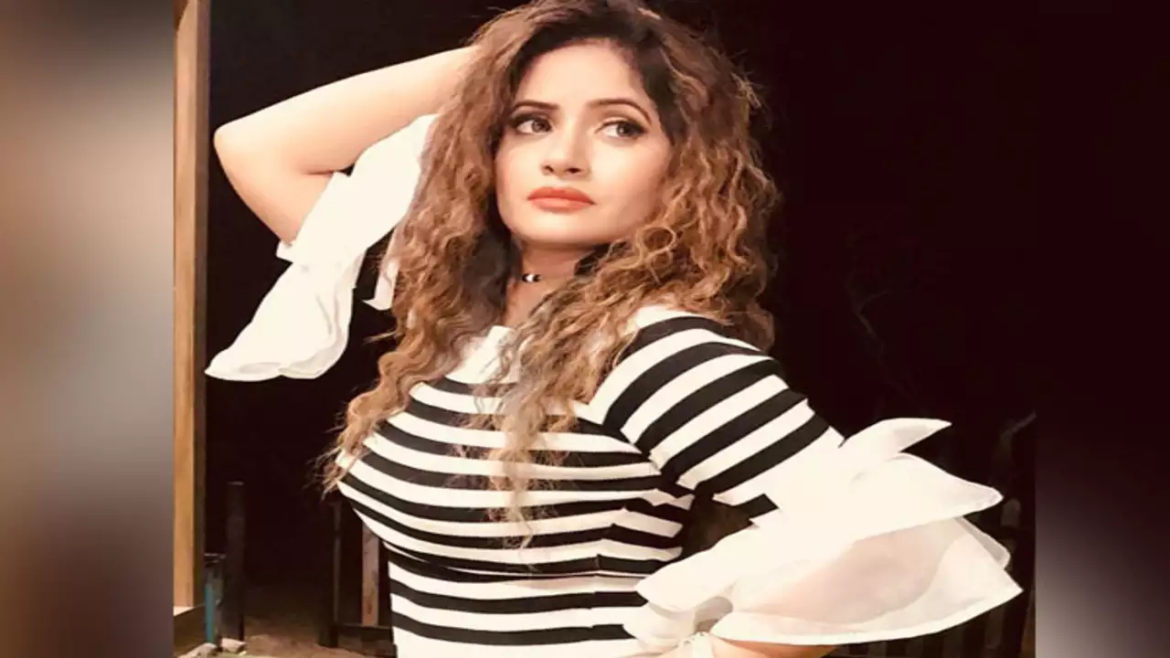 Miss Pooja - 4 December